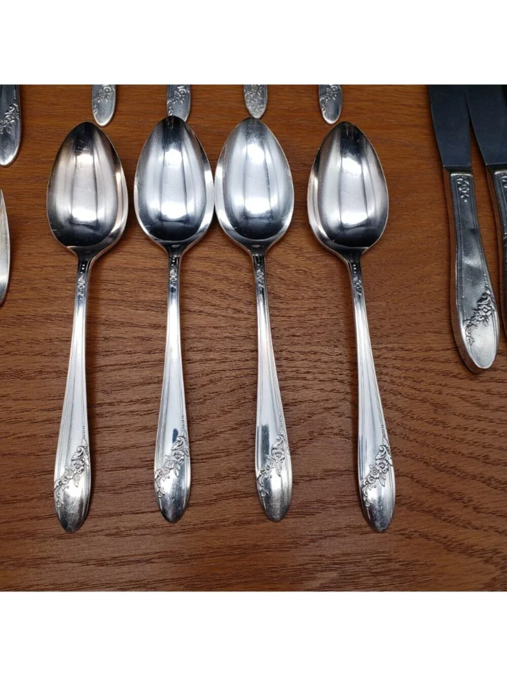 Tudor Plate Queen Bess II Flatware Set 4 Place Settings 20 Pc Oneida Silverplate